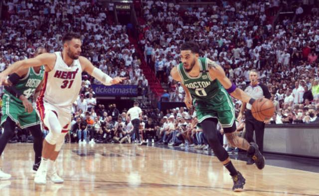 塔图姆意外战胜中国队，出色发挥引爆全场！比赛高潮迭起的简单介绍-ayx